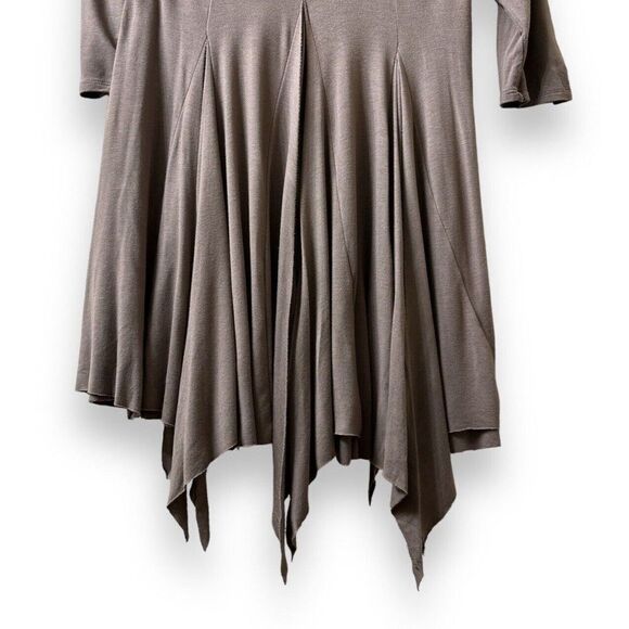 Kate & Mallory Gray/Beige  Pullover Top Sz M Tunic Tear Design Deep V-Neck - Picture 4 of 5